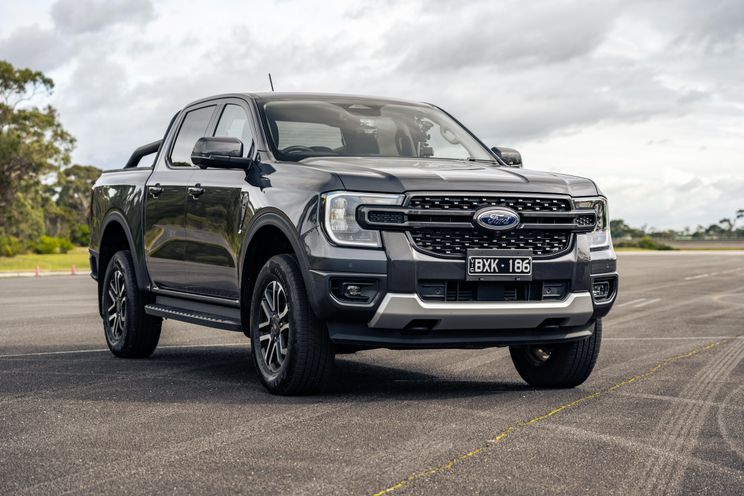 2023 Ford Ranger V6 v 2022 Volkswagen Amarok V6: Dragparison