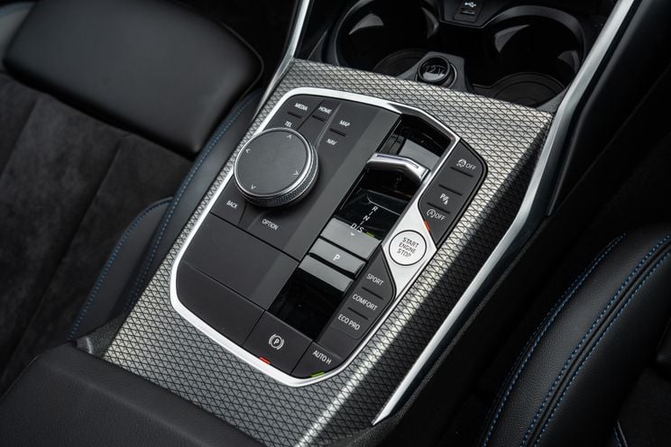 2023 BMW 320i
