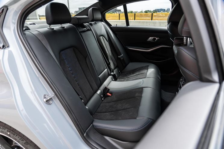 2023 BMW 320i