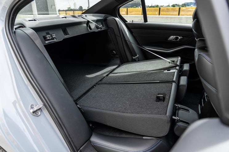 2023 BMW 320i