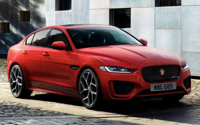 2022 Jaguar XE P300 R-DYNAMIC SE (221kW) four-door sedan Specifications ...