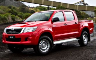 2013 Toyota HiLux SR (4x4)