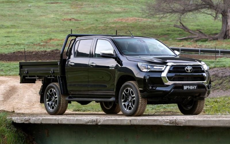2020 Toyota HiLux WORKMATE (4x4) double cab chassis Specifications