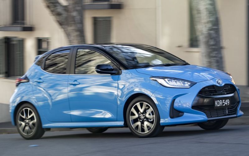 2021 Toyota Yaris ZR HYBRID TWO-TONE