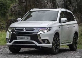 2018 Mitsubishi Outlander LS PHEV four-door wagon Specifications ...