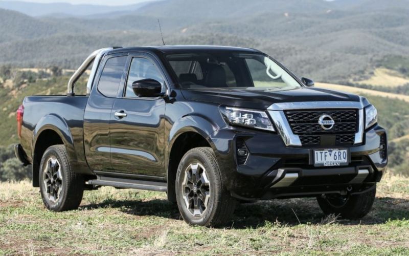 2022 nissan navara st x