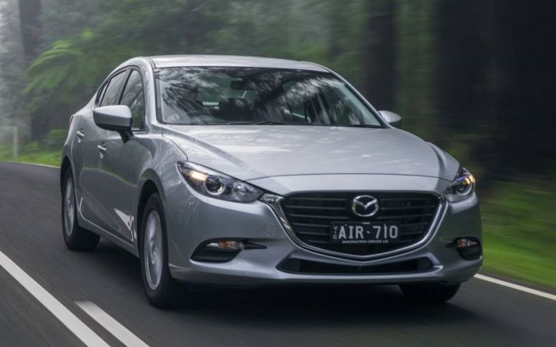  2019 Mazda 3 TOURING (5YR) sedán de cuatro puertas Especificaciones |  Experto en autos