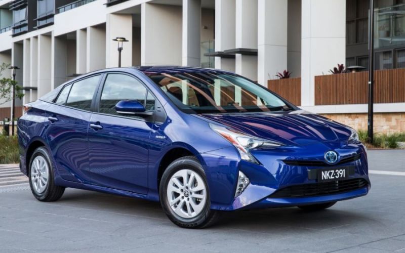 2021 Toyota Prius BASE (HYBRID)