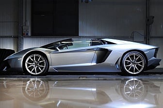 2017 lamborghini aventador fuel tank capacity