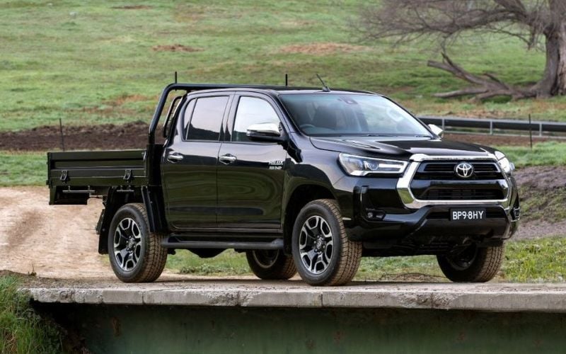 2021 Toyota HiLux WORKMATE (4x4) double cab chassis Specifications