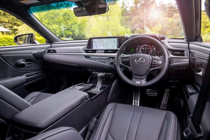 2020 Lexus ES300h Review