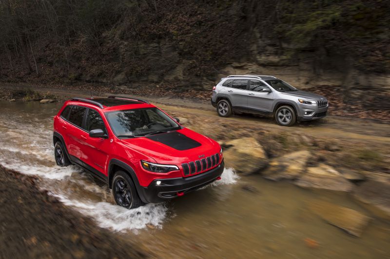 Jeep Cherokee now V6 and AWD only