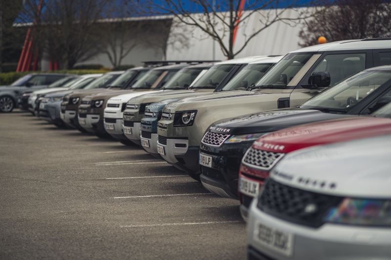 Land Rover lends vehicles to the Red Cross