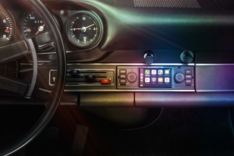 Porsche brings CarPlay to the classics