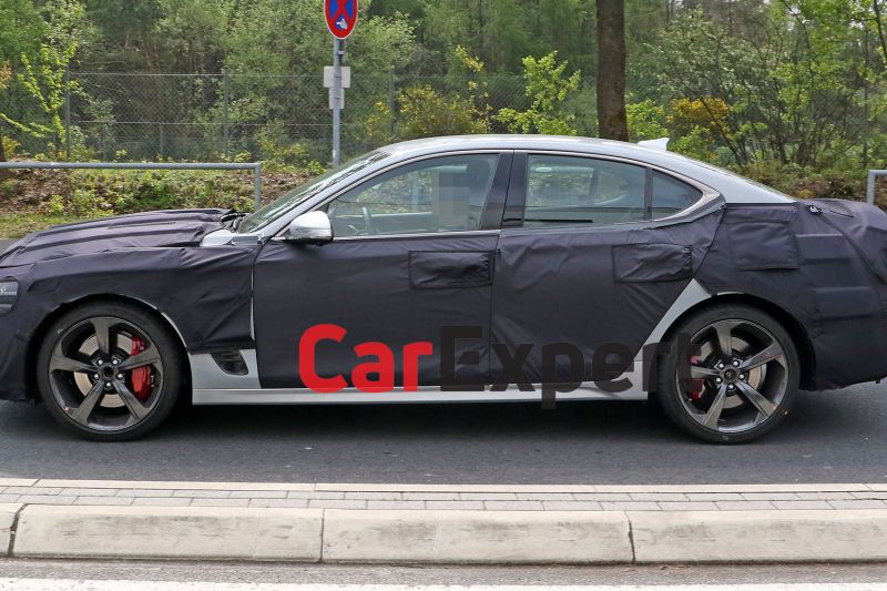 2021 Genesis G70 facelift spied