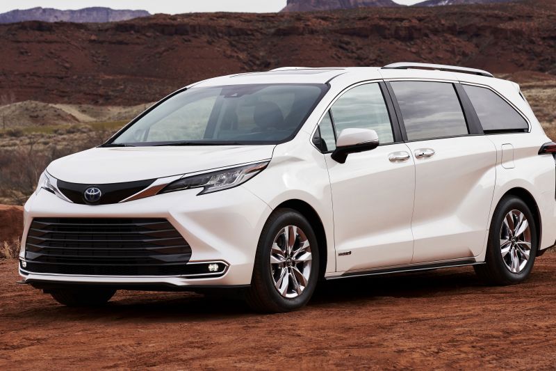 2021 Toyota Sienna people mover goes hybrid only