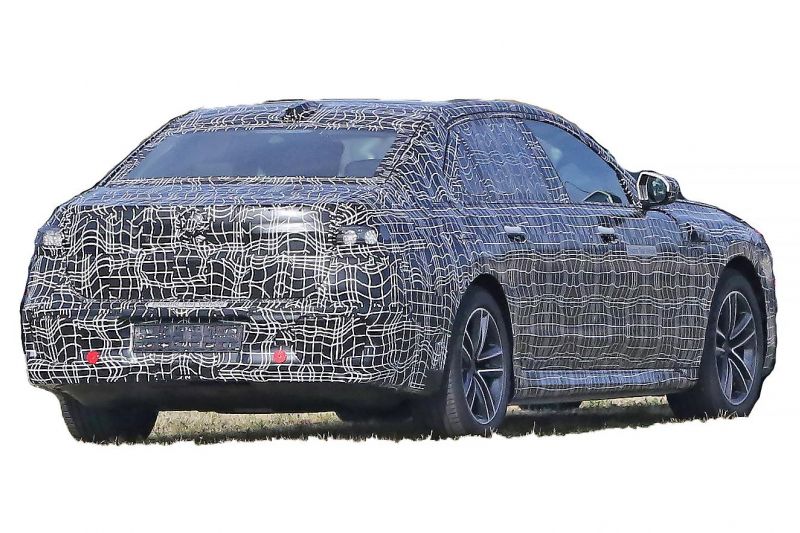 2022 BMW i7 spied for the first time