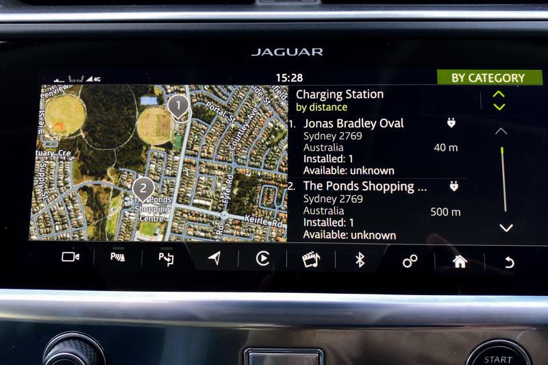 Jaguar Touch Pro Duo infotainment