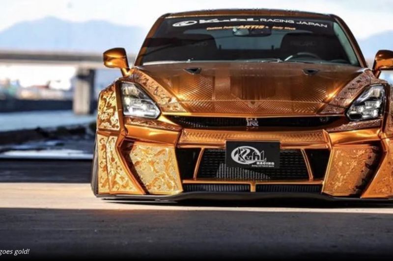 This GOLD plated Godzilla took 2000 man hours and over $1 million to build!