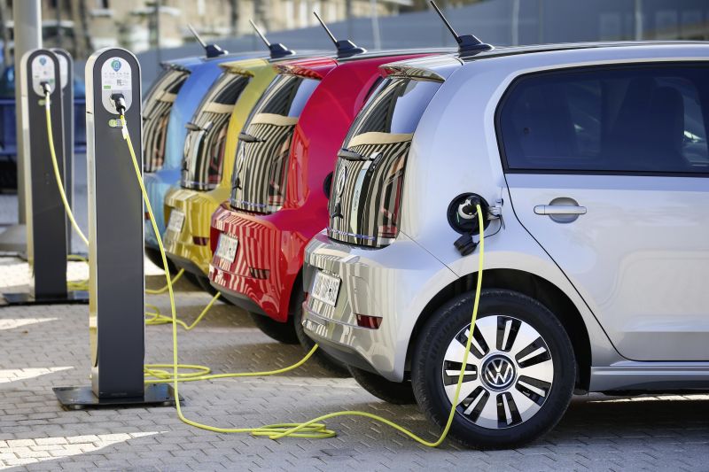 Electric cars carry economic benefits without a road tax – study