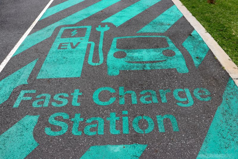 Australian government co-funds rollout of 400 public EV charge points