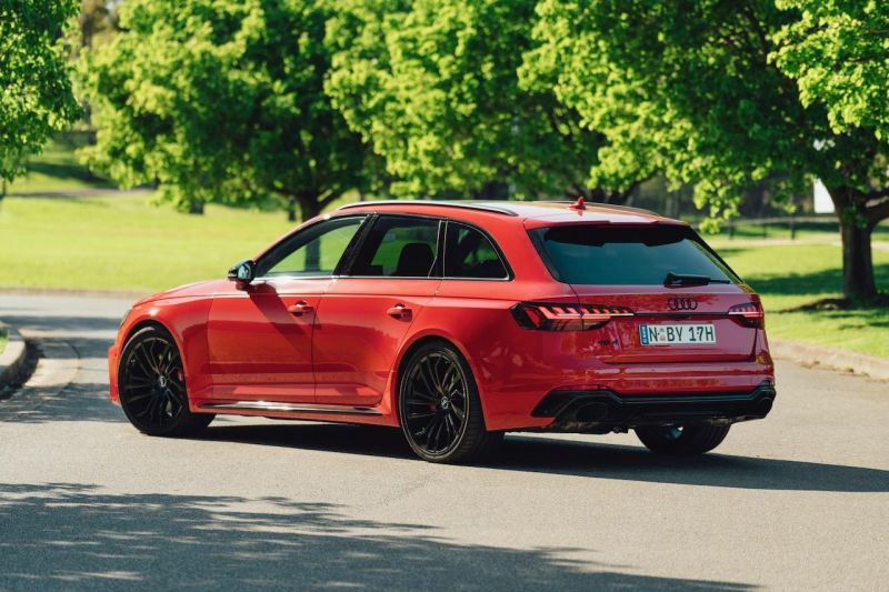 2021 Audi RS4 Avant Review