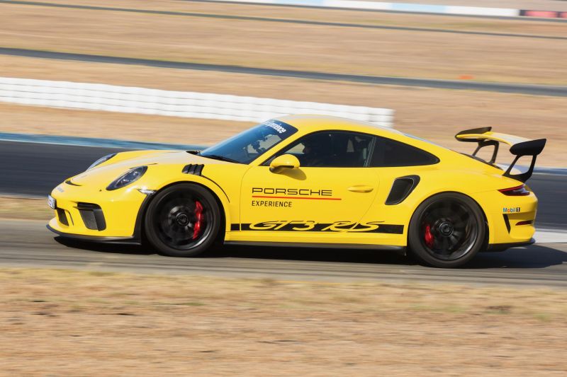 2021 Porsche 911 GT3 RS performance