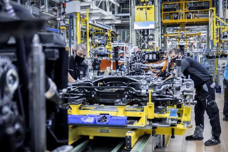 Almost 100,000 vehicles a week being cut from global production