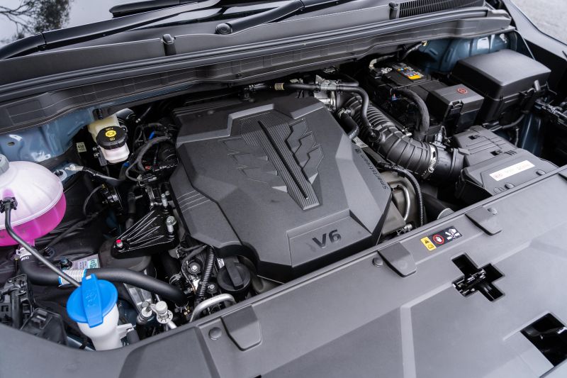 Kia Carnival V6 supply severely restricted, dealers push diesel