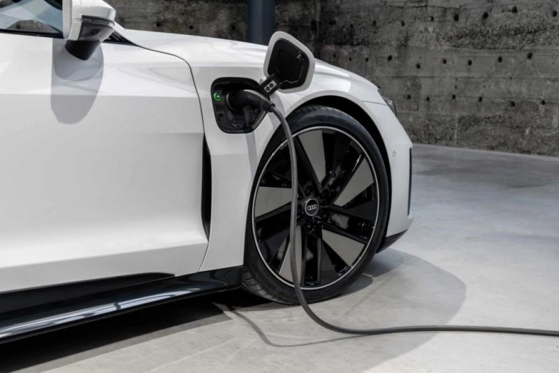 2022 Audi e-tron GT electric car delayed