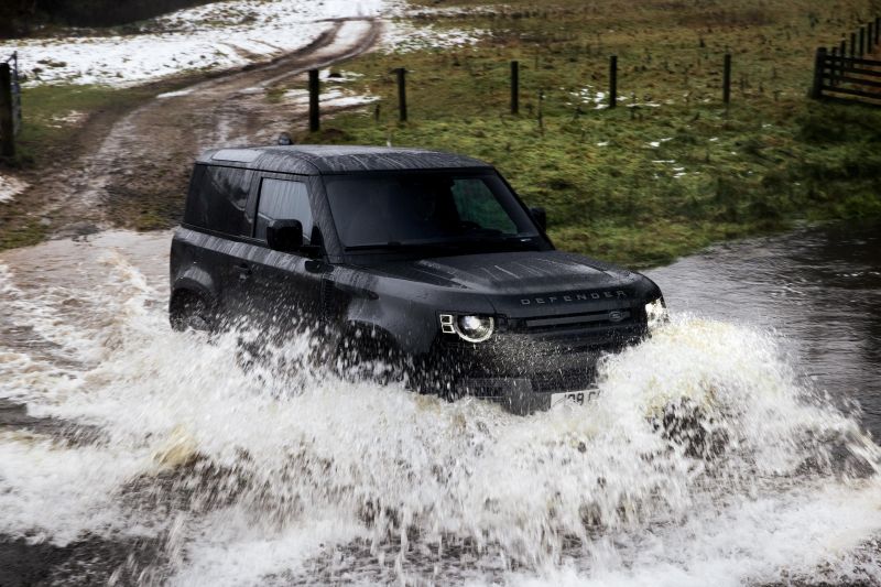 2022 Land Rover Defender V8 price