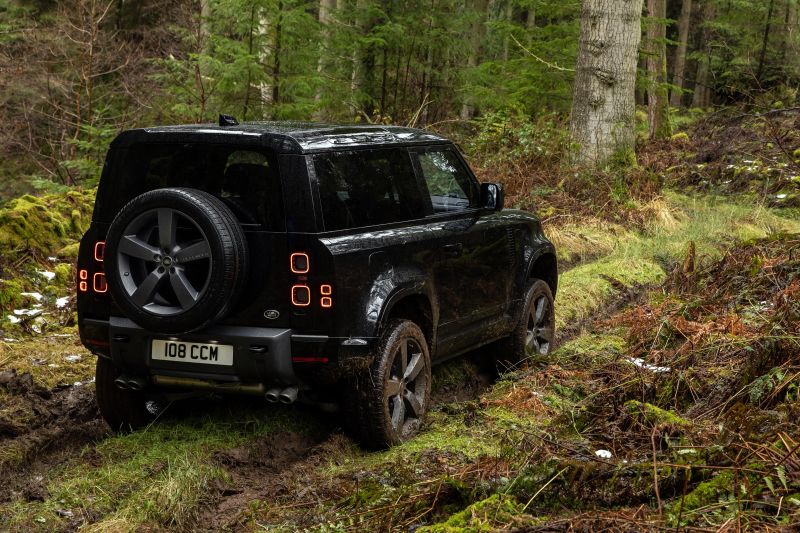 Land Rover Defender SVR to use BMW V8 – report