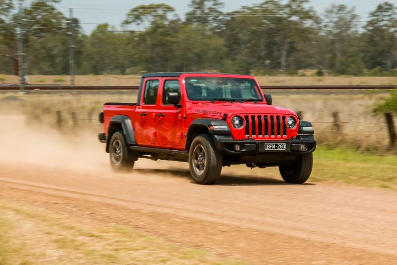 Jeep Gladiator now starts $10k cheaper, still no diesel