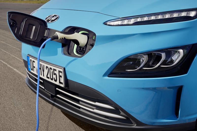 Australian government co-funds rollout of 400 public EV charge points