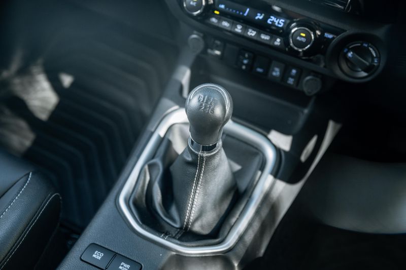 2021 Toyota HiLux SR5+ manual