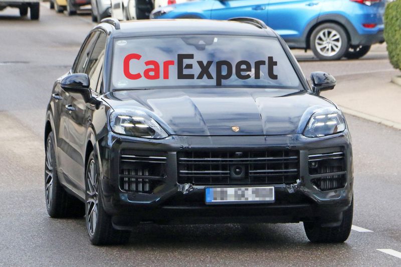 2022 Porsche Cayenne facelift spied inside and out