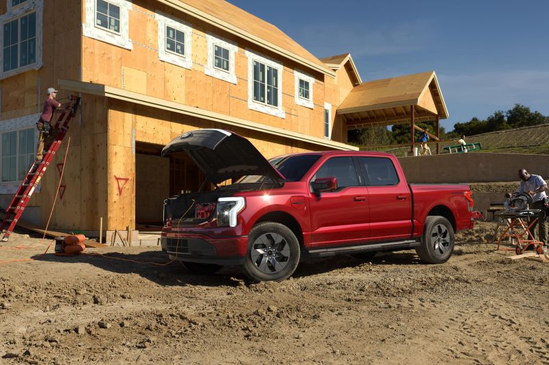 Ford F-150 Lightning electric pickup passes 160,000 reservations