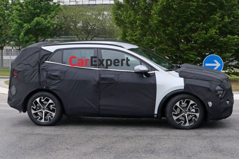 2022 Kia Sportage spied with production lights
