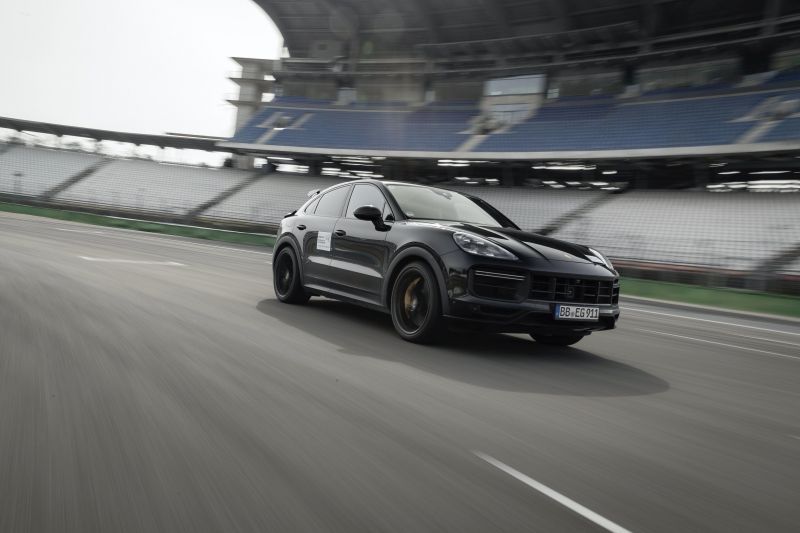 2022 Porsche Cayenne facelift spied