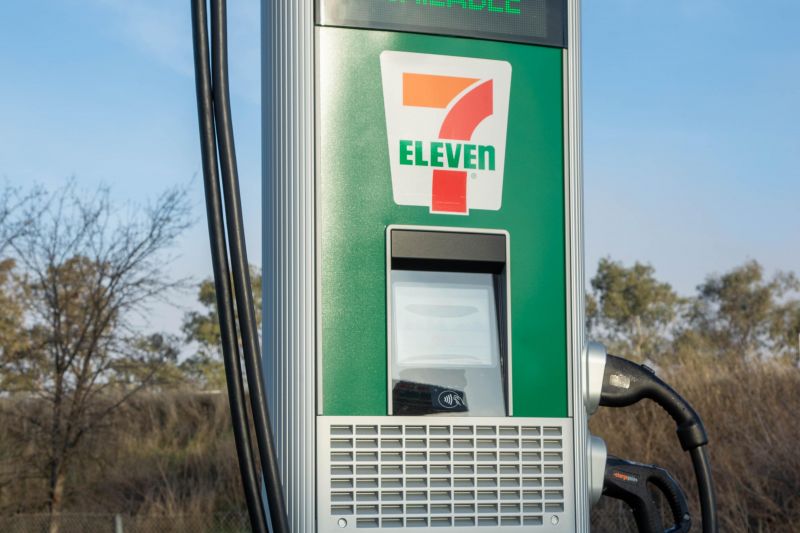 7-Eleven rolling out 500 rapid EV chargers... in the US