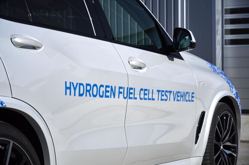 BMW X5 hydrogen FCEV nearly ready