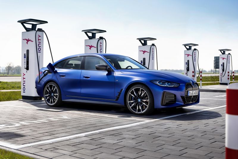 2022 BMW i4: Electric liftback enters production