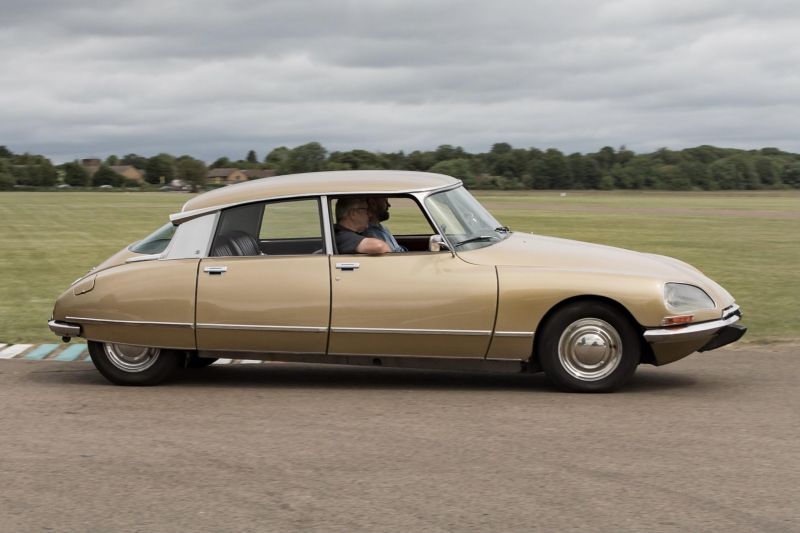 Classic 1971 Citroen DS converted to silent electric car