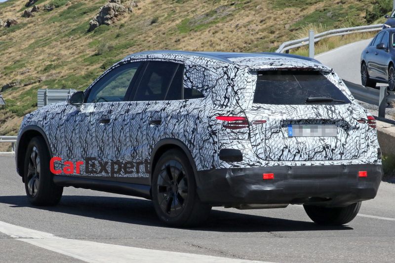 2022 Mercedes-Benz GLC spied with less camouflage