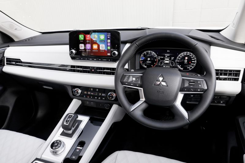 2022 Mitsubishi Outlander v Toyota RAV4: Spec comparison