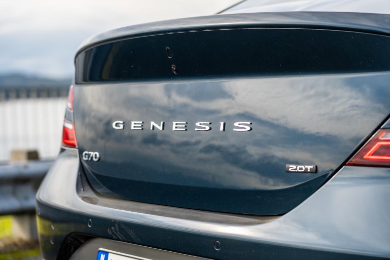 2021 Genesis G70 2.0T