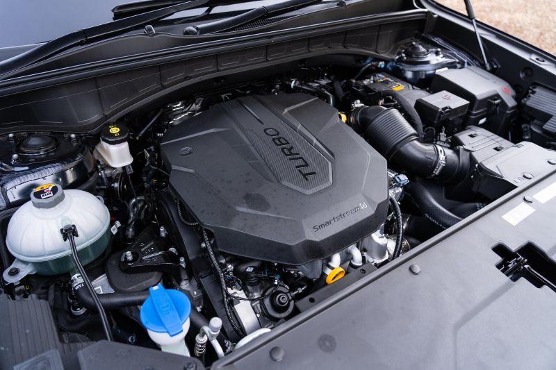 2022 Kia Sorento Plug-in Hybrid v Diesel comparison