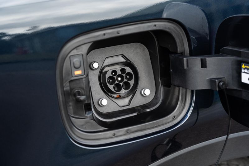 2022 Kia Sorento Plug-in Hybrid v Diesel comparison