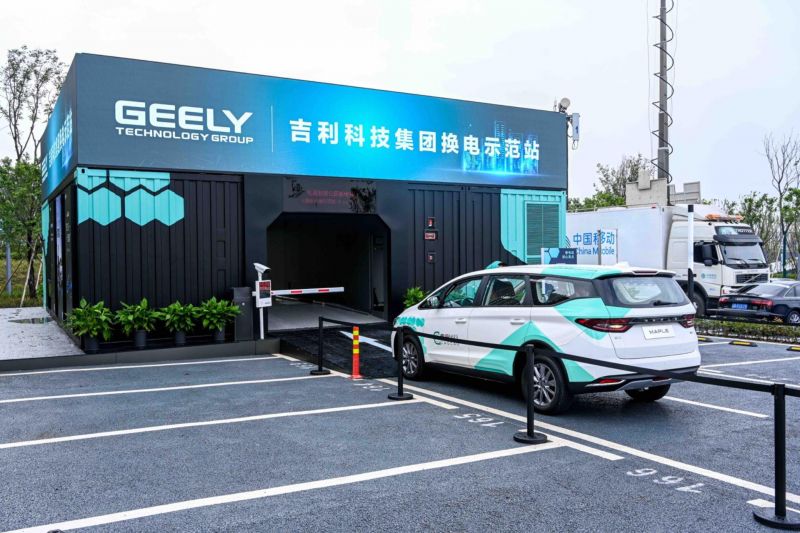 Geely wants 5000 EV battery swap stations in China by 2025