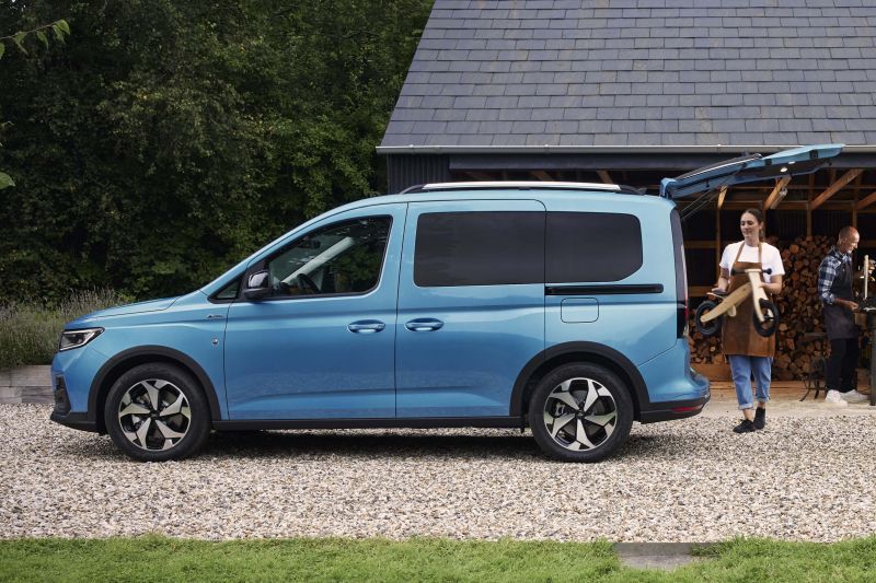 2022 Ford Tourneo Connect previews Volkswagen Caddy-based Transit Connect
